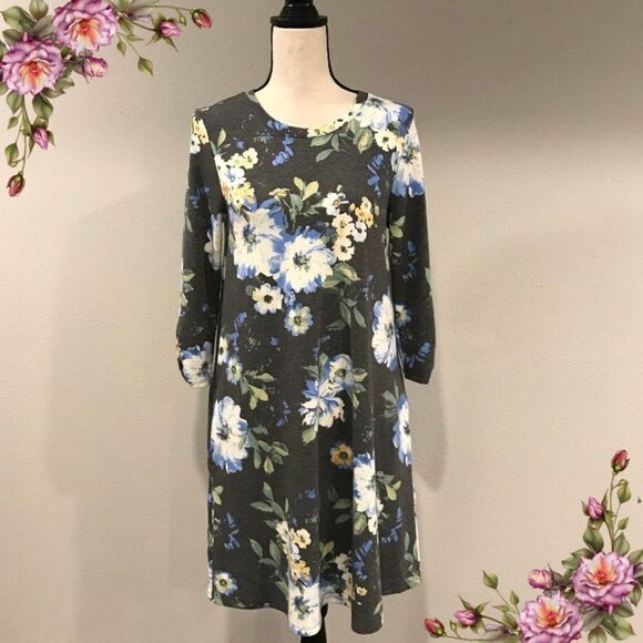Apt. 9 Dresses & Skirts - Scoop neck Long sleeve floral light sweater dress.